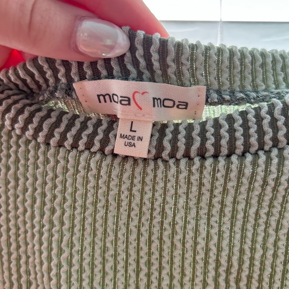 Moss fun textured top! - Picture 4 of 5